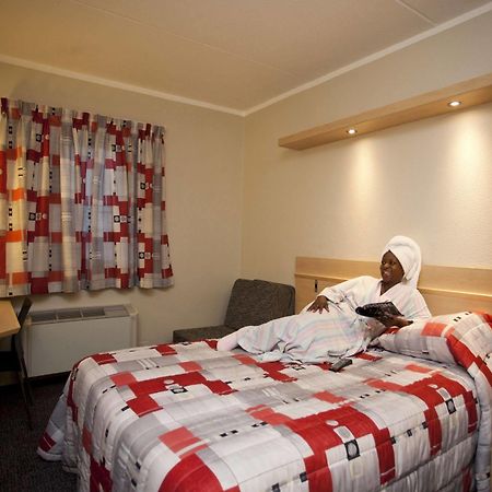 Road Lodge Carnival City Brakpan Bagian luar foto