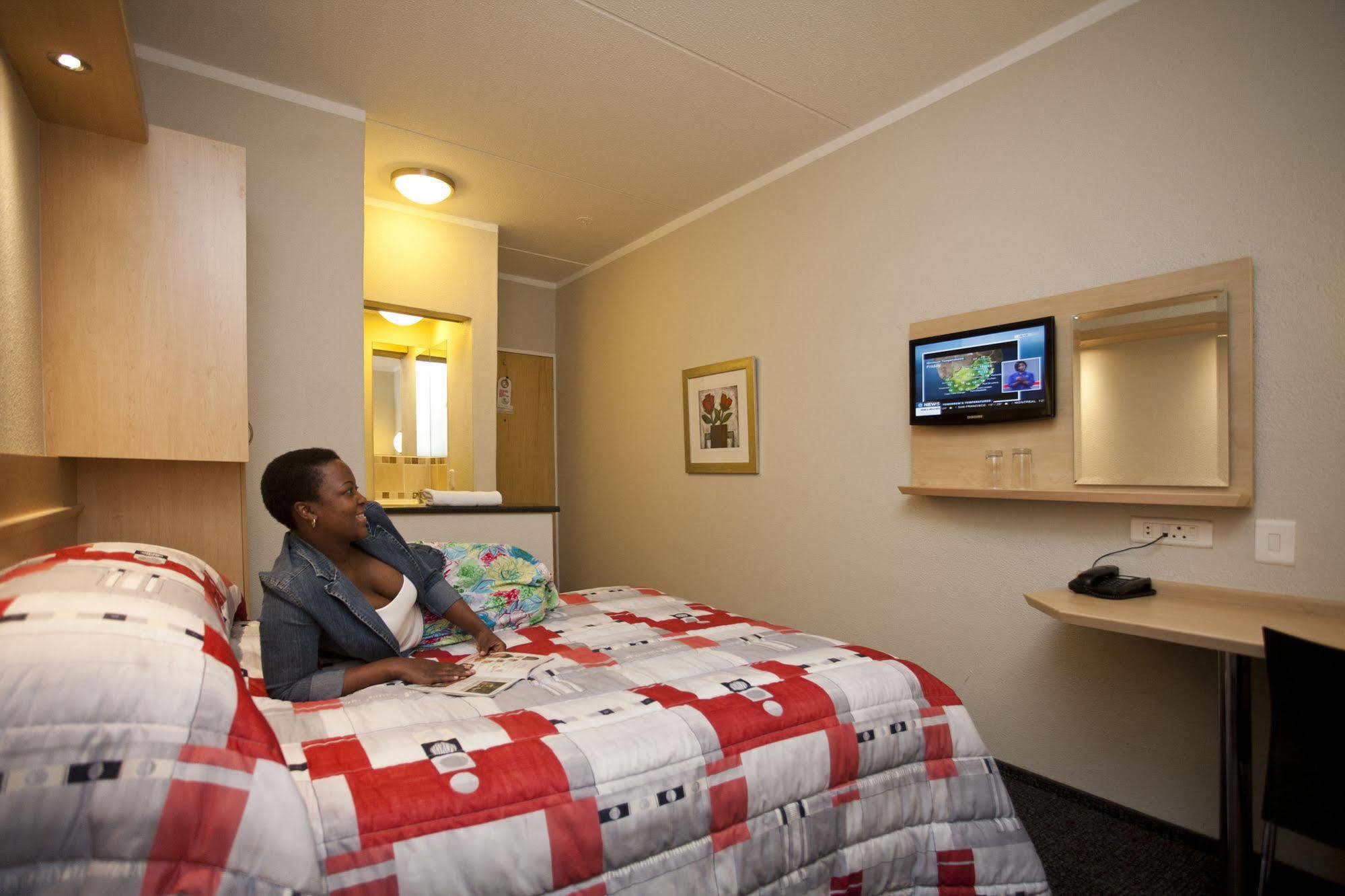 Road Lodge Carnival City Brakpan Bagian luar foto